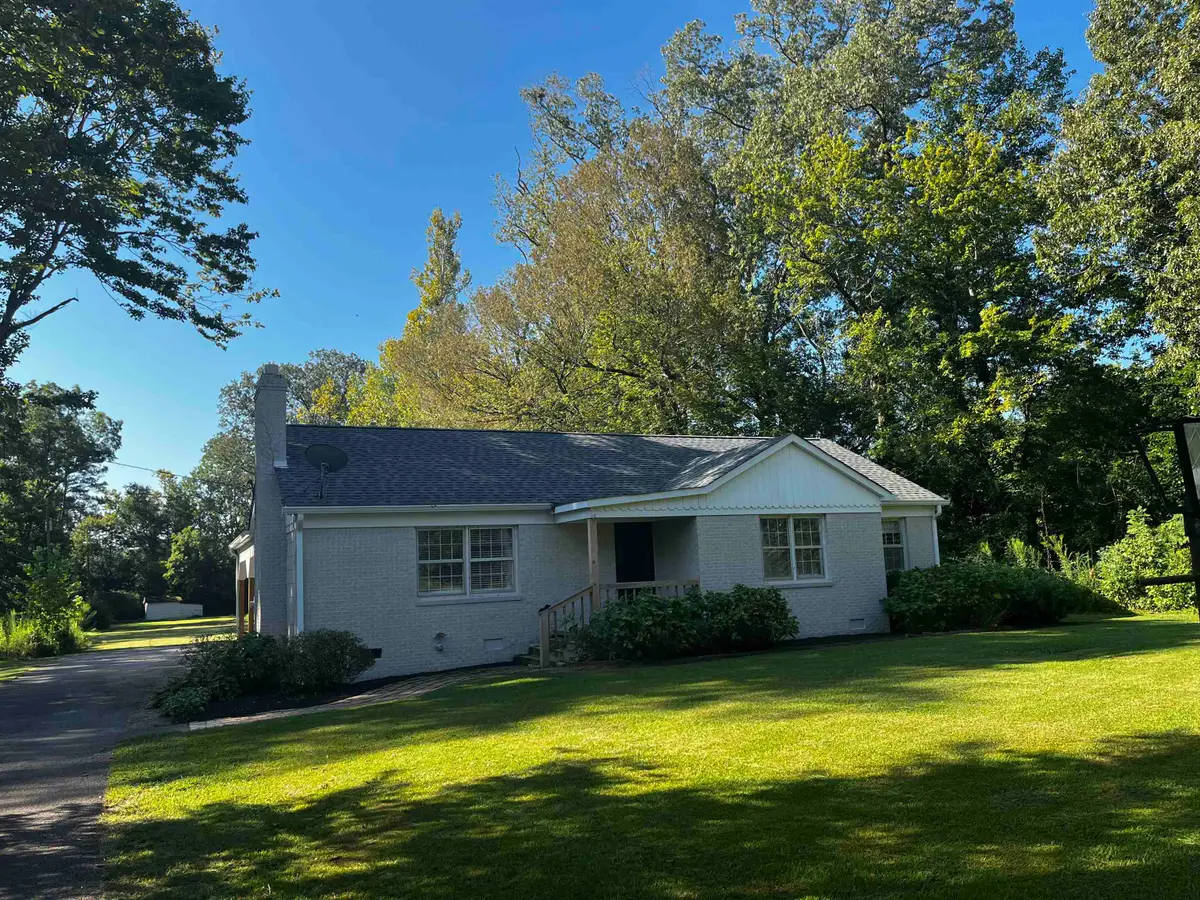 1033 E POPLAR DR AVE, Selmer, TN 38375 - Image #1