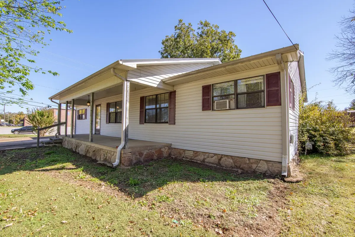 701 JAMES K POLK ST, Clifton, TN 38425 - Image #1