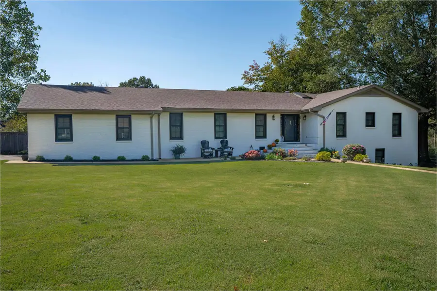 914 PEBBLE SPRINGS DR, Bolivar, TN 38008 - Image #2