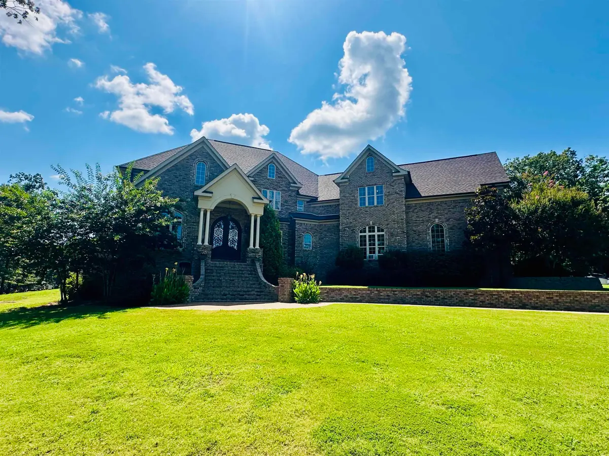 211 MARY JENE CV, Selmer, TN 38375-3002 - Image #1