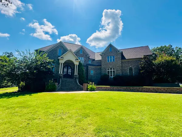 211 MARY JENE CV, Selmer, TN 38375-3002