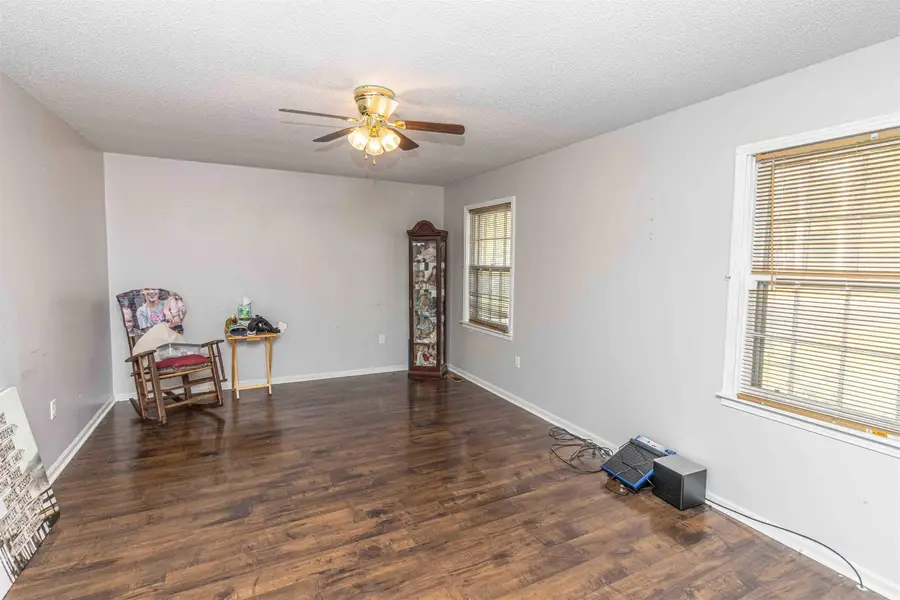 125 PAULOMAR DR, Selmer, TN 38375 - Image #3