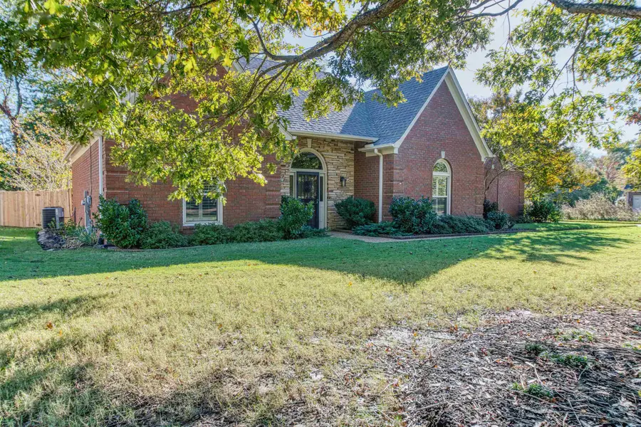 8795 S POPLAR LAKE DR, Germantown, TN 38138 - Image #3