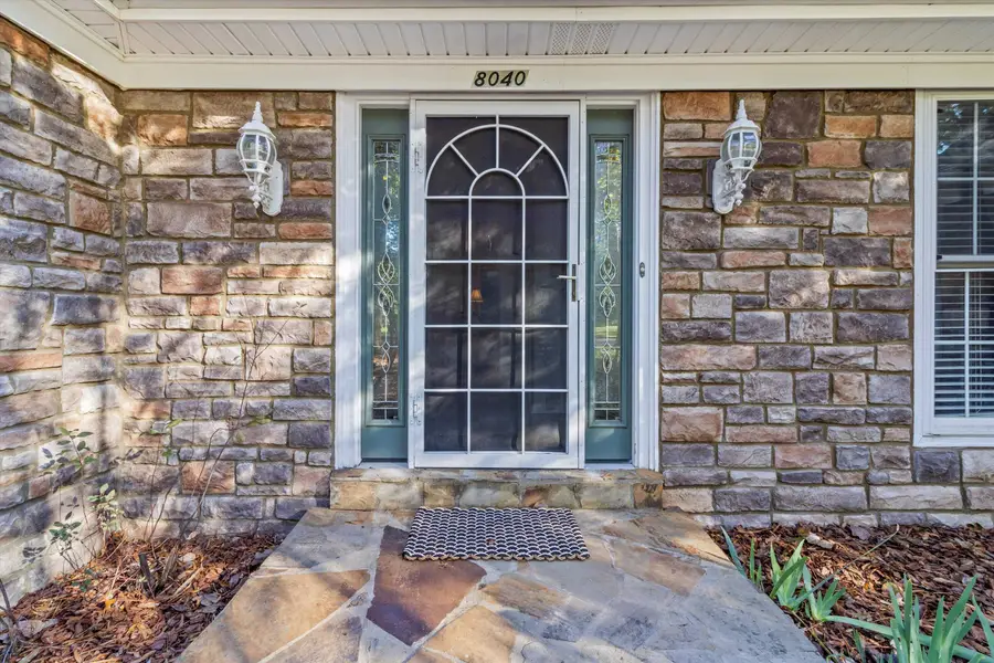 8040 SUNNY CREEK DR, Germantown, TN 38138 - Image #2