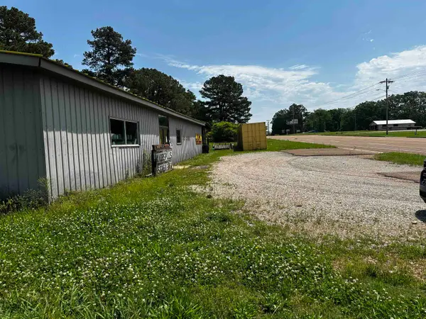 2645 64 HWY, Crump, TN 38327