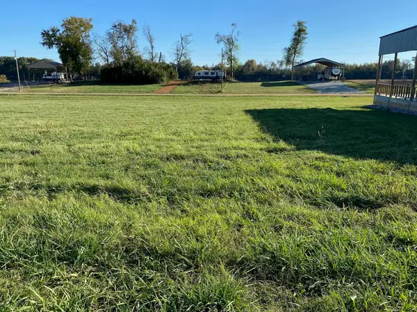 126 CATFISH LN, Crump, TN 38327