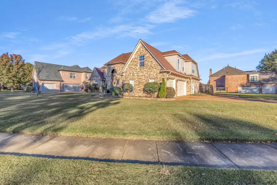 9150 S FOREST ISLAND DR, Collierville, TN 38017 - Image #2