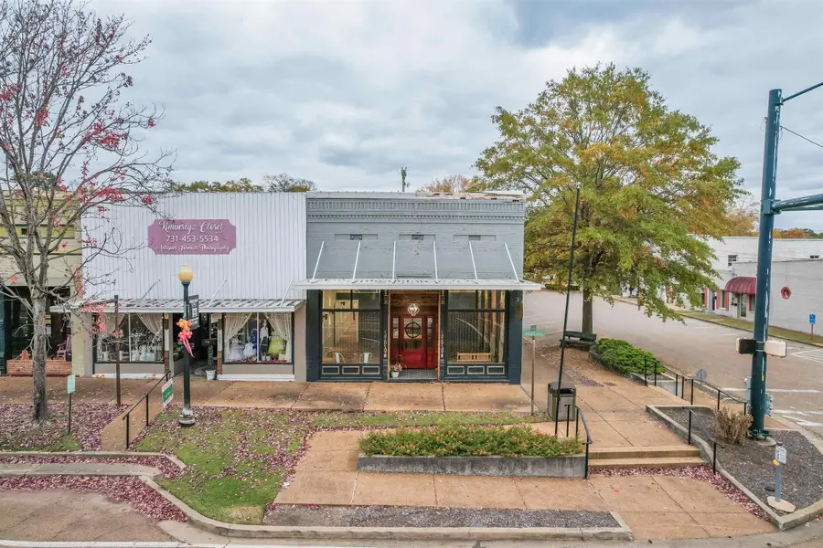 133 W COURT AVE, Selmer, TN 38375-2130 - Image #3