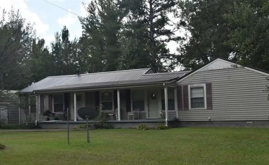 115 FALCON ST, Selmer, TN 38375 - Image #2