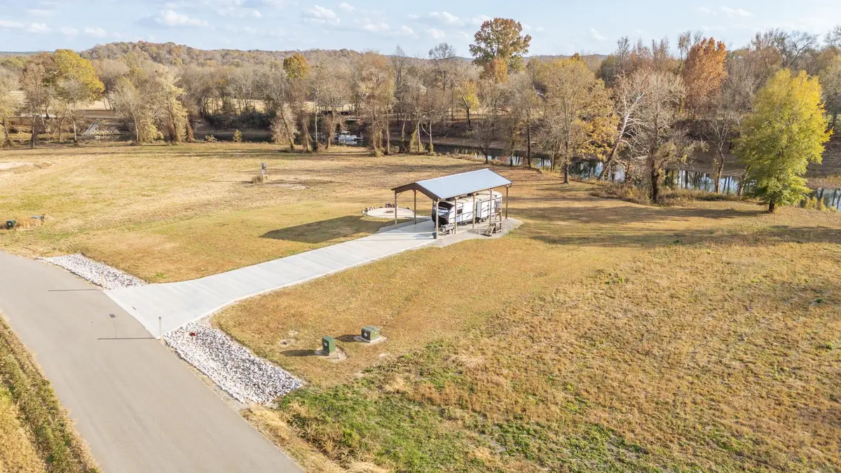 6425 CRAVENS RD, Savannah, TN 38372 - Image #1