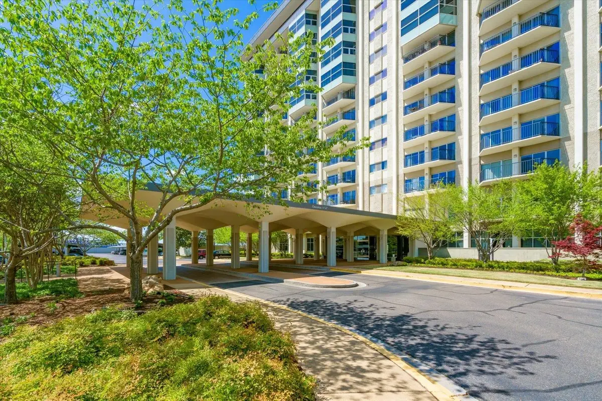 655 S RIVERSIDE DR #202, Memphis, TN 38103 - Image #1