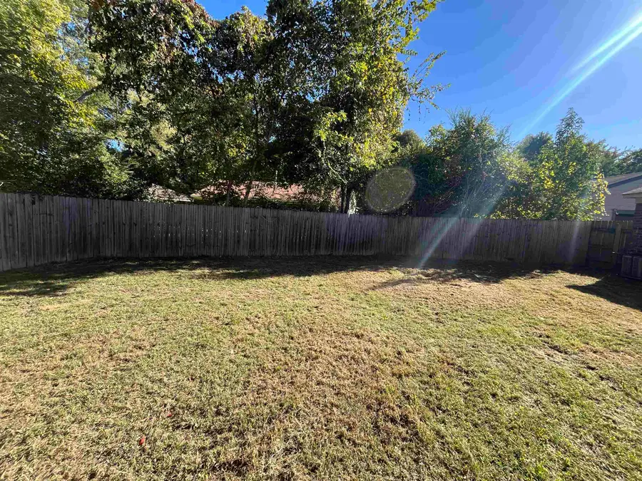 8 E PAXTON RD, Memphis, TN 38109 - Image #2