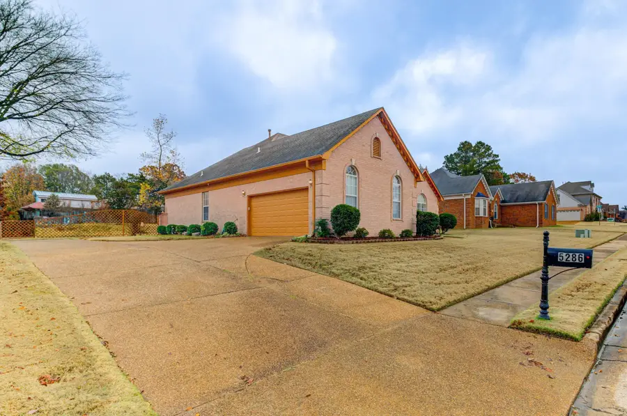 5286 AUTUMN FORREST DR, Memphis, TN 38125 - Image #3