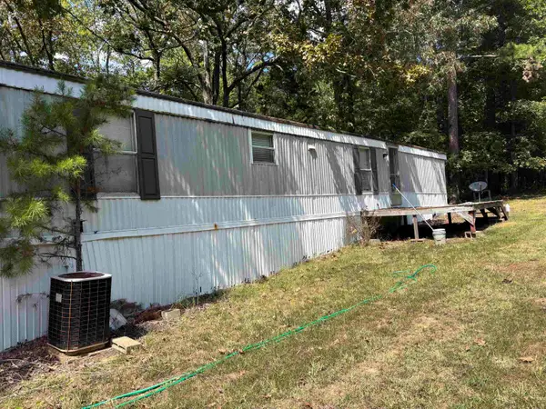 100 CHEROKEE DR, Saulsbury, TN 38067