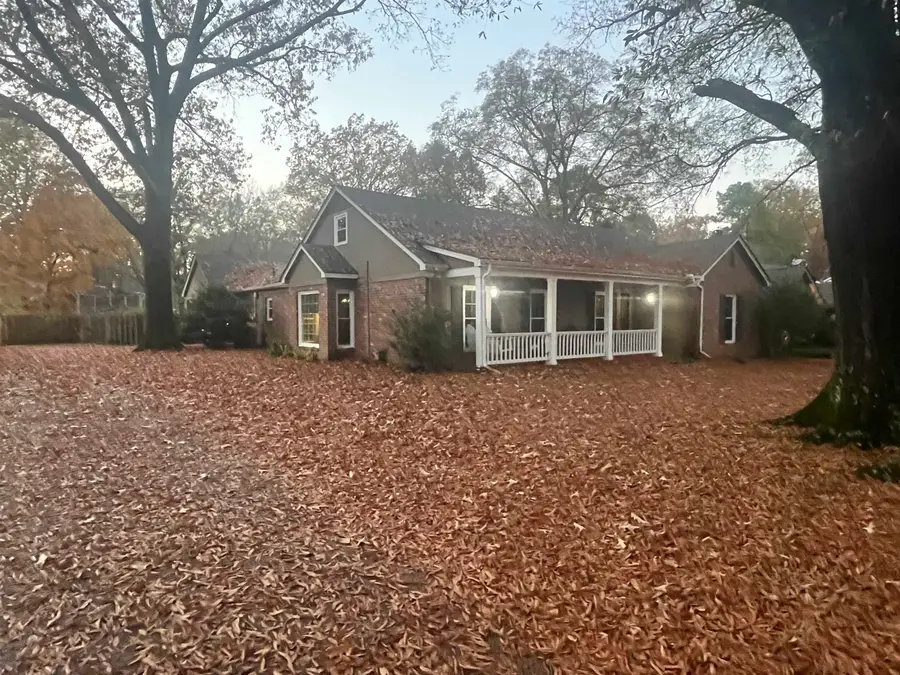 1723 BROOKSIDE DR, Germantown, TN 38138 - Image #2