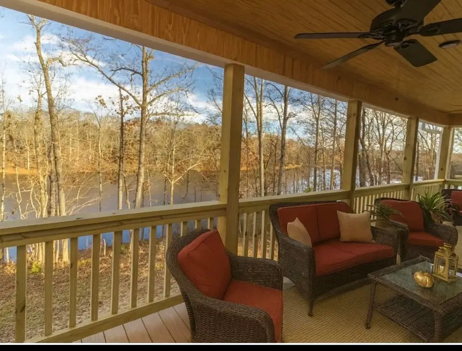 1130 TWIN VIEW CIR, Selmer, TN 38375-0000 - Image #2