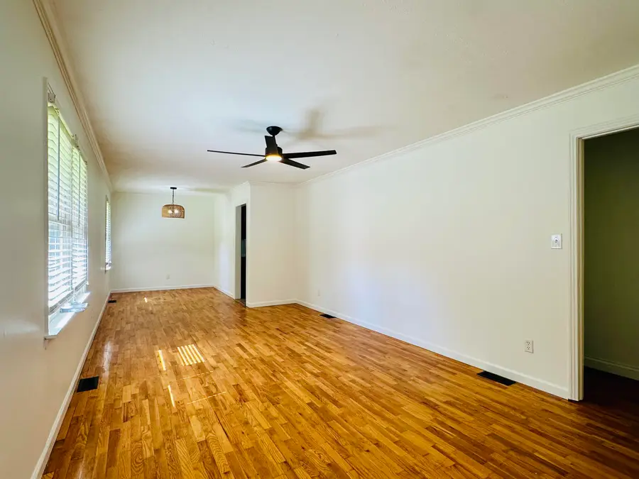 301 SHANNA DR, Selmer, TN 38375-1229 - Image #3