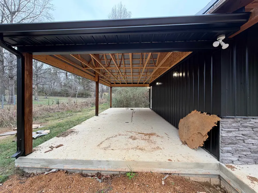 279 OAKGROVE RD, Selmer, TN 38375 - Image #2