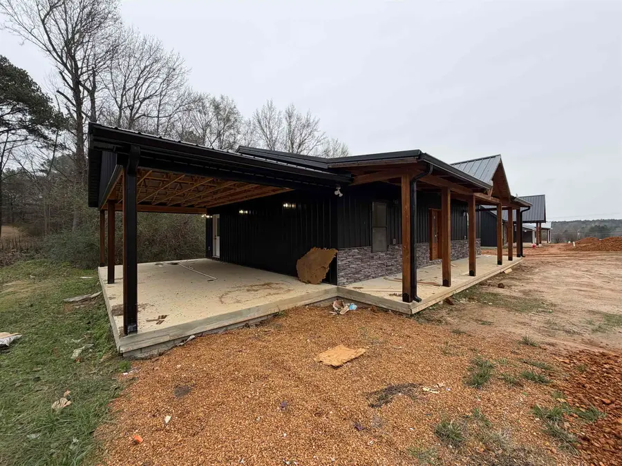 279 OAKGROVE RD, Selmer, TN 38375 - Image #3