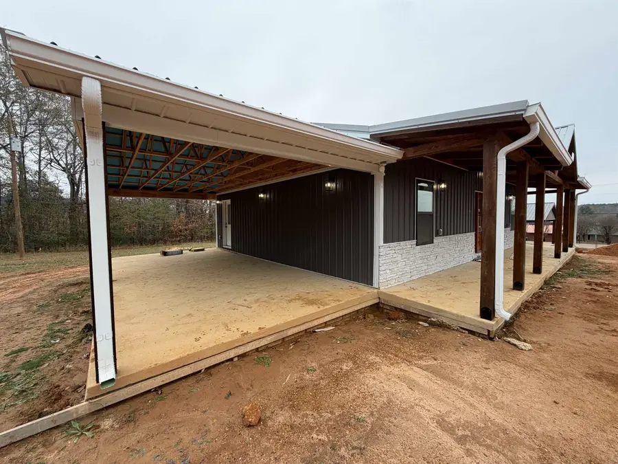 265 OAKGROVE RD, Selmer, TN 38375 - Image #3