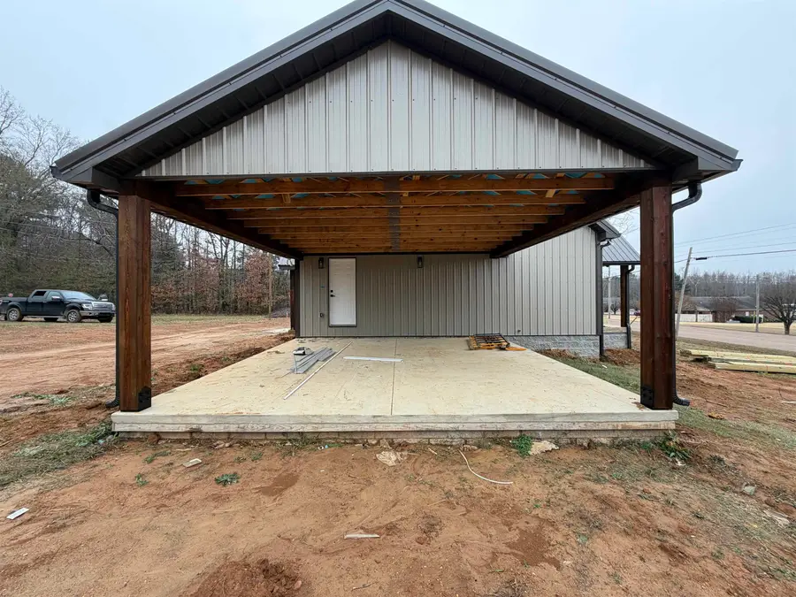 261 OAKGROVE RD, Selmer, TN 38375 - Image #2