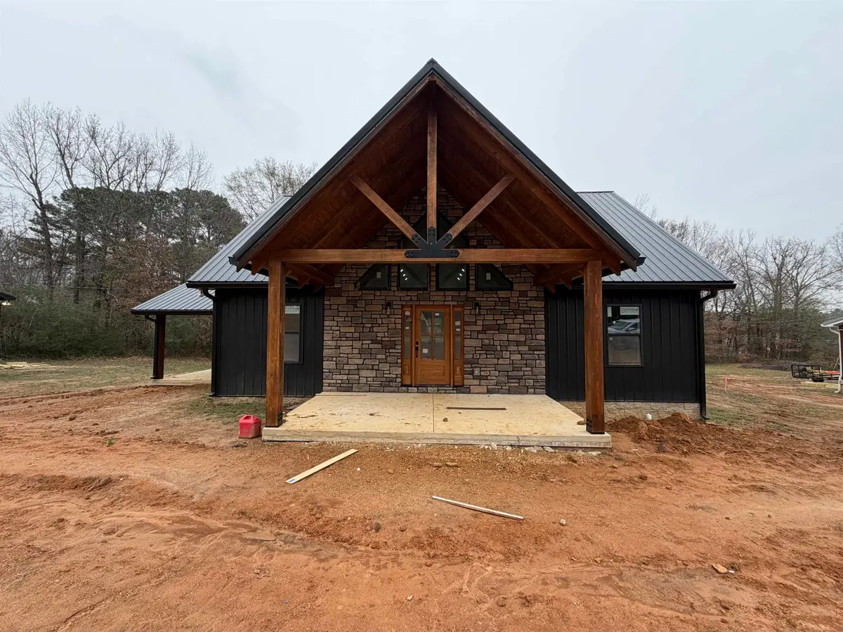 273 OAKGROVE RD, Selmer, TN 38375 - Image #1