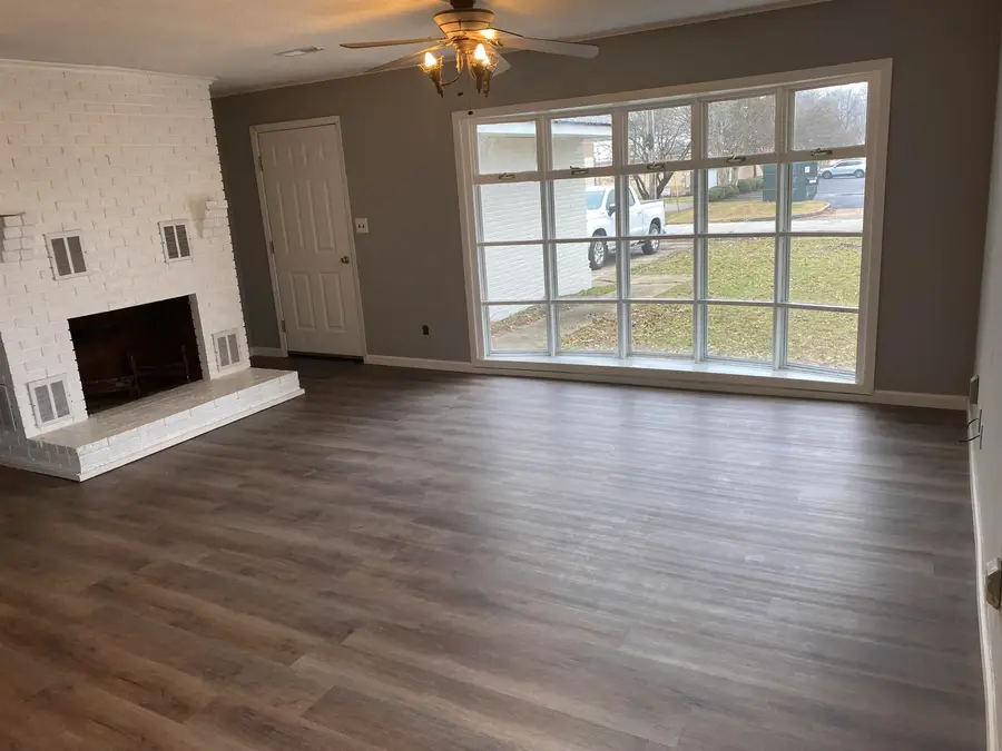 706 W JACKSON ST, Bolivar, TN 38008 - Image #2