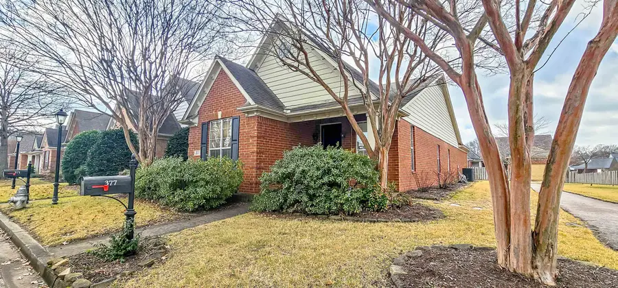 377 FOUNTAIN LAKE DR, Memphis, TN 38120 - Image #2