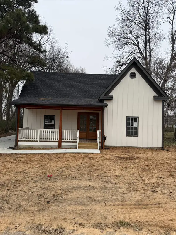 211 HAYS AVE, Trenton, TN 38382