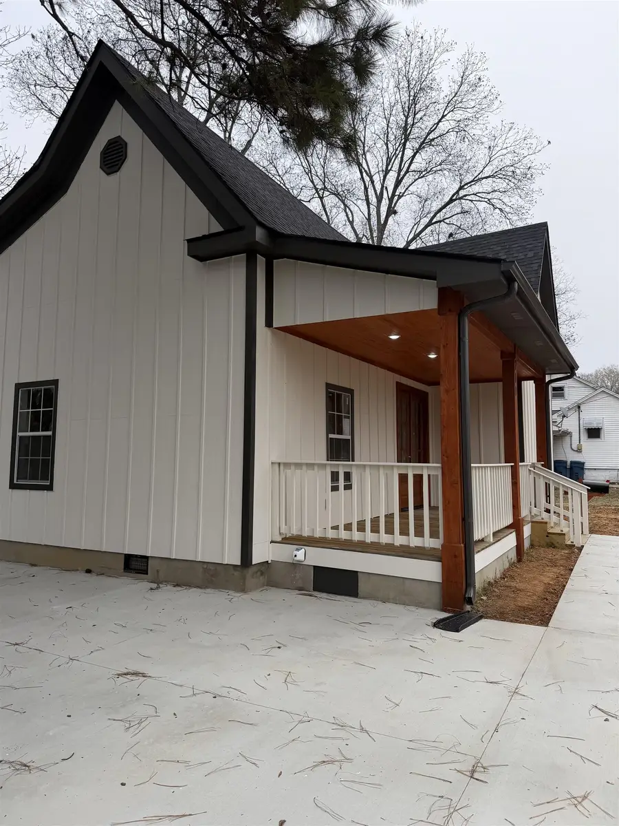 211 HAYS AVE, Trenton, TN 38382 - Image #2