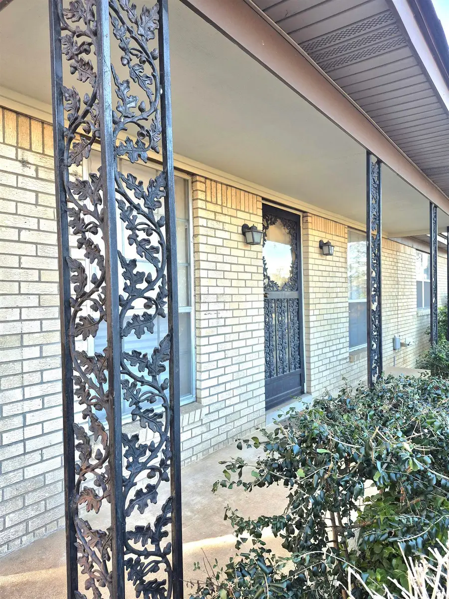 265 E SHELBY DR, Memphis, TN 38109 - Image #3