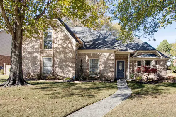 8796 E PLANTATION OAKS DR, Memphis, TN 38018