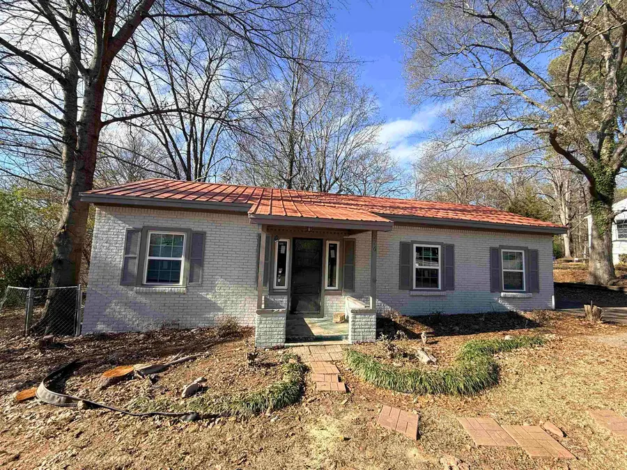 226 OAK ST, Selmer, TN 38375-1720 - Image #2