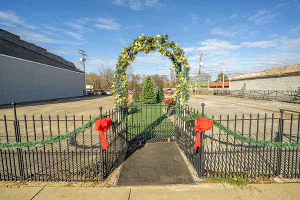 142-150 E MAIN ST, Adamsville, TN 38310-2314