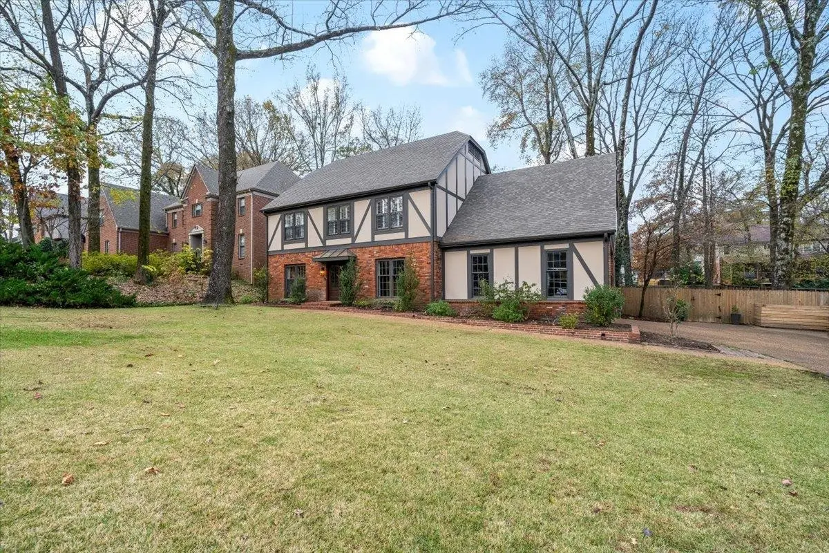 1863 BROOKSEDGE DR, Germantown, TN 38138 - Image #1