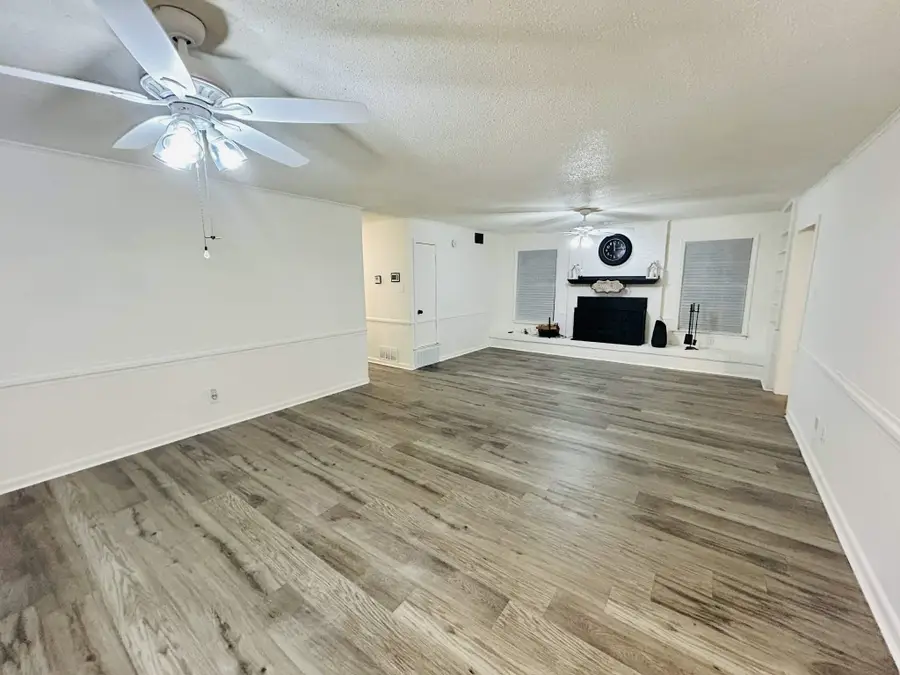 4060 STILLWOOD DR, Memphis, TN 38128 - Image #2