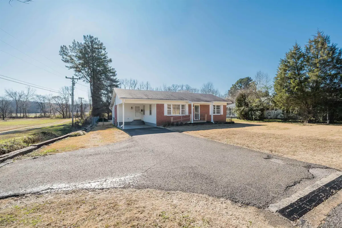 905 E POPLAR AVE, Selmer, TN 38375 - Image #1