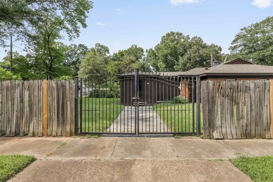 1387 OAK RIDGE DR, Memphis, TN 38111 - Image #2