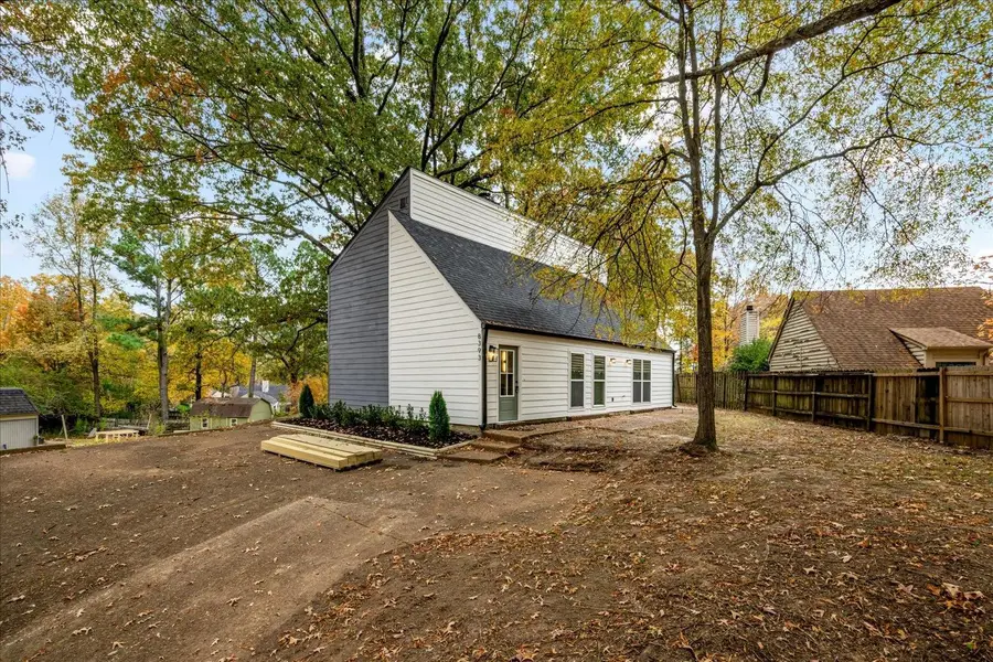 8393 CHIPPINGHAM DR, Cordova, TN 38016 - Image #2