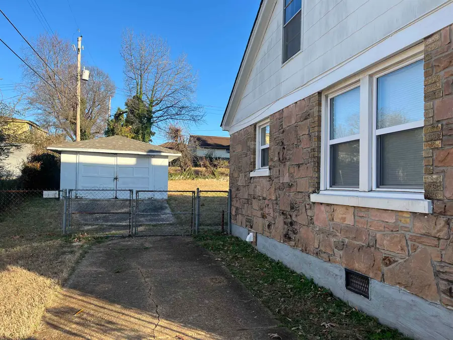 2102 LARAMIE ST, Memphis, TN 38106 - Image #3