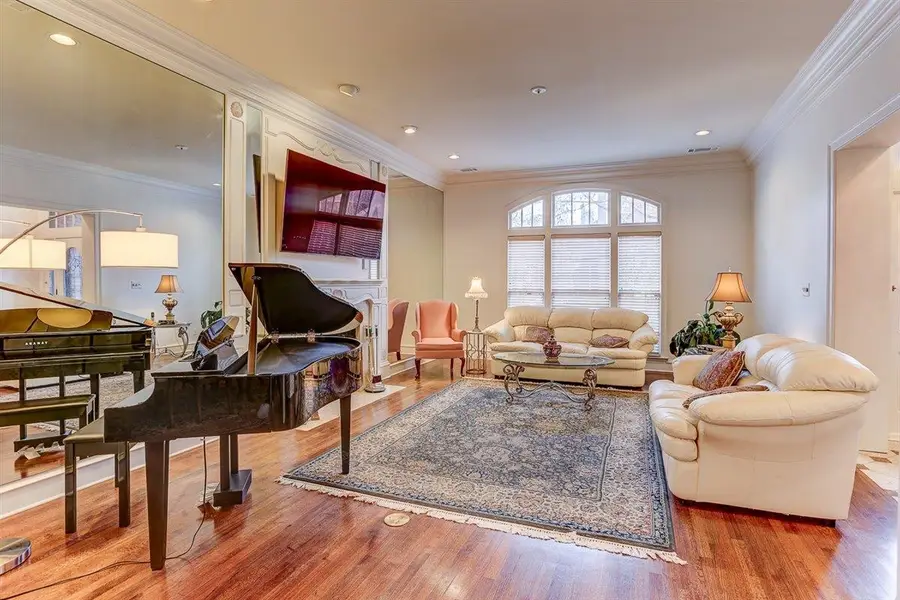 931 W RIVERWALK DR, Memphis, TN 38120 - Image #3