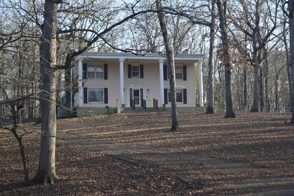 101 BOB ST, Selmer, TN 38375 - Image #1