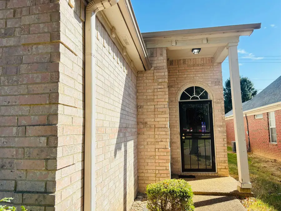 7105 QUEENS CROWN DR, Memphis, TN 38125 - Image #2