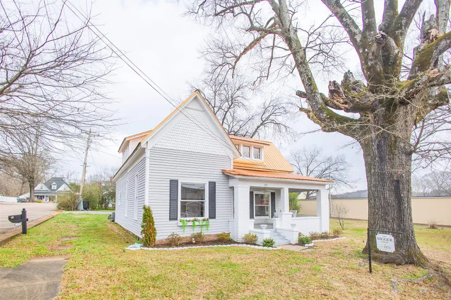 129 WARREN AVE, Selmer, TN 38375-2123 - Image #3