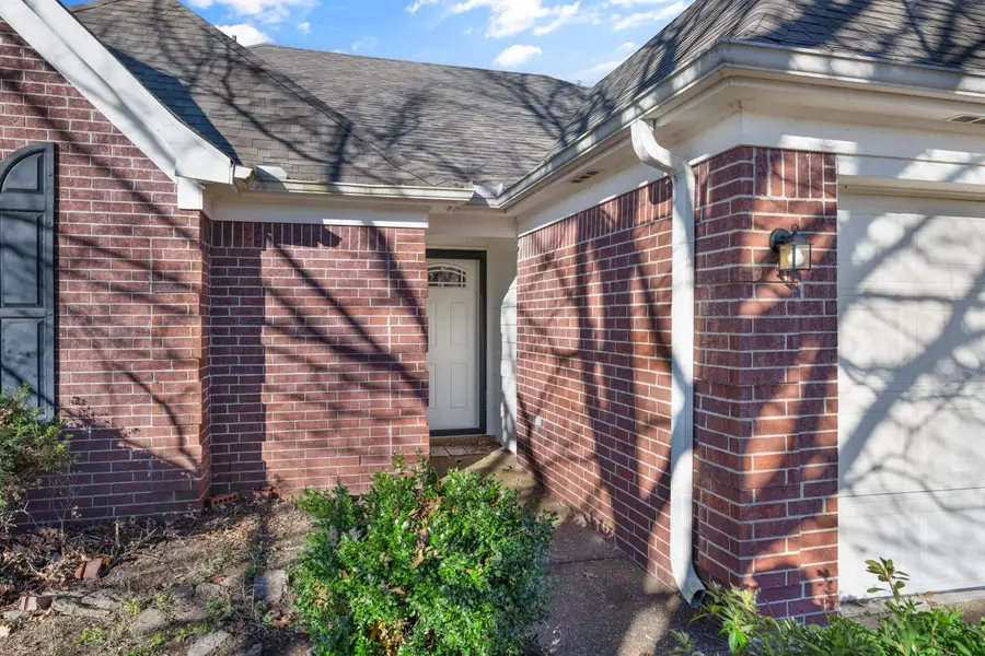 6946 NAPLES DR, Cordova, TN 38018 - Image #2