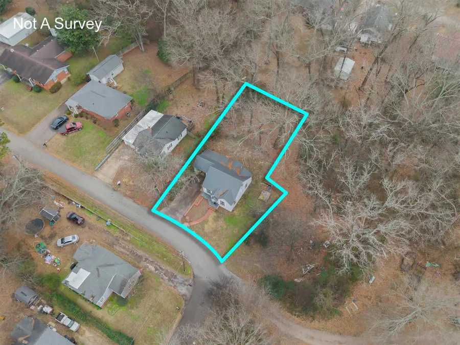 255 WOODLAWN PL, Selmer, TN 38375 - Image #2