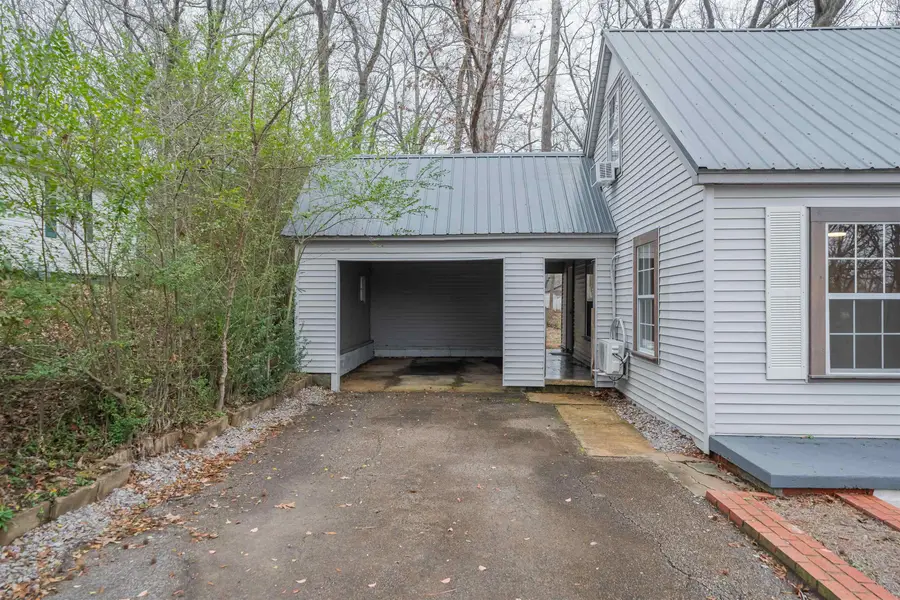 255 WOODLAWN PL, Selmer, TN 38375 - Image #3