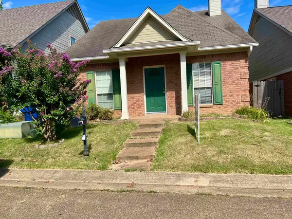 596 W ASHLEY GLEN CIR, Memphis, TN 38018