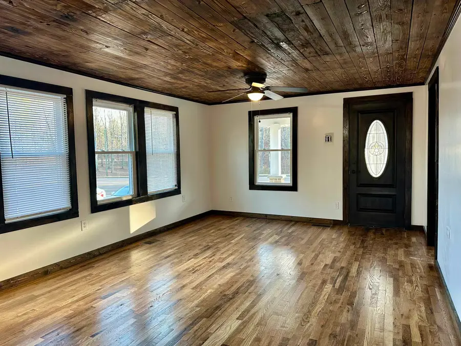 1135 W CHERRY AVE, Selmer, TN 38375 - Image #2