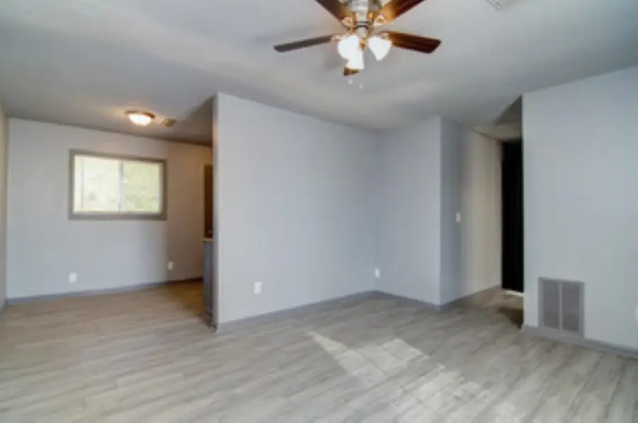 396 W HOLMES RD, Memphis, TN 38109 - Image #3